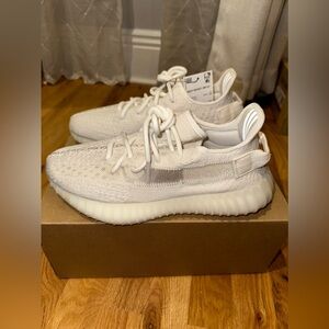 Yeezy Boost 350 V2